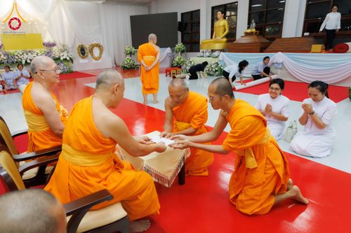 ภาพ No.316295:วันเสาร์ที่ 28 มีนาคม พ.ศ. 2569 พิธีบำเพ็ญกุศล คุณพ่อณรงค์ จินตมากุล  สิริอายุ 99 ปี 11 เดือน โยมบิดา พระครูปลัดรัตนวีรวัฒน์ (รังสฤษดิ์ อิทฺธิจินตโก) ที่ปรึกษาเจ้าคณะจังหวัดปทุมธานี เจ้าอาวาสวัดพระธรรมกาย  ณ ห้องปลูกศรัทธา 2 วัดพระธรรมกาย ปทุมธานี