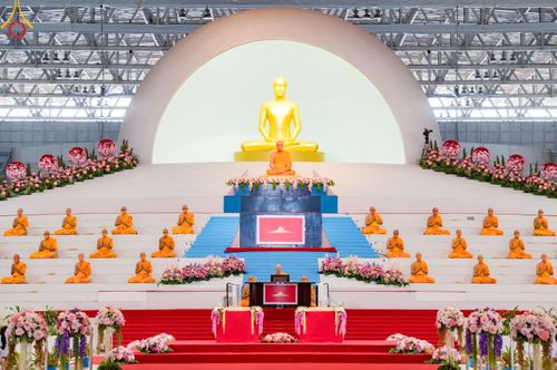 ภาพ No.83723:พิธีวางแผ่นจารึกชื่อและพิธีวางพวงมาลัยสักการะพระประธาน วันอาทิตย์ที่ 16 กรกฎาคม พ.ศ. 2566 ณ รัตนบัลลังก์ สภาธรรมกายสากล วัดพระธรรมกาย