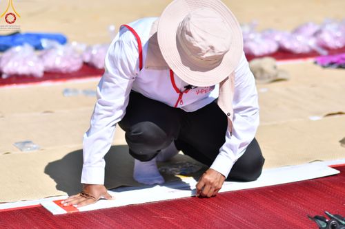 ภาพ No.105923:V.2 ทุ่มเท การเตรียมงาน เก็บงาน การรับบุญของเจ้าหน้าที่หน่วยงานต่างๆ เพื่อโครงการธรรมยาตรา กตัญญูบูชามหาปูชนียาจารย์ พระมงคลเทพมุนี (สด จนฺทสโร) พระผู้ปราบมาร อนุสรณ์สถาน 7 แห่ง ปีที่ 12 ระหว่างวันที่ 2 - 31 มกราคม พ.ศ.2567