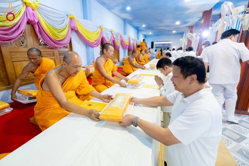 ภาพ No.295565:วันที่ 16 มกราคม พ.ศ. 2569 พิธีถวายภัตตาหารเป็นสังฆทาน แด่พระธรรมยาตรา ณ วัดโบสถ์บน ต.บางคูเวียง จ.นนทบุรี อนุสรณ์สถานลำดับที่ 4 สถานที่เกิดด้วยกายธรรม ในโครงการธรรมยาตรา กตัญญูบูชา มหาปูชนียาจารย์ พระมงคลเทพมุนี(สด จนฺทสโร) พระผู้ปราบมาร อนุสรณ์สถาน 7 แ