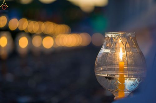 ภาพ No.73479:พิธีจุดประทีปถวายเป็นพุทธบูชา และบูชาธรรมมหาปูชนียาจารย์ ในโครงการธรรมยาตรากตัญญูบูชา มหาปูชนียาจารย์ พระมงคลเทพมุนี(สด จนฺทสโร) พระผู้ปราบมาร ปีที่ 11 ณ อนุสรณ์สถานลำดับที่ 4 สถานที่เกิดด้วยกายธรรม วัดโบสถ์ (บน) บางคูเวียง อ.บางกรวย จ.นนทบุรี วันที่ 21 