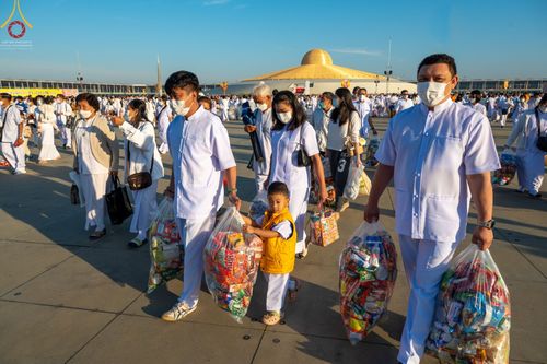 ภาพ No.68785:พิธีตักบาตรฉลองพระใหม่ วันที่ 1 มกราคม พ.ศ. 2566 ณ วัดพระธรรมกาย จ.ปทุมธานี