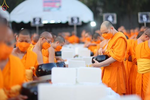 ภาพ No.71532:พิธีถวายภัตตาหารเป็นสังฆทาน แด่คณะพระธรรมยาตราฯ ในโครงการธรรมยาตรากตัญญูบูชา มหาปูชนียาจารย์ พระมงคลเทพมุนี(สด จนฺทสโร) พระผู้ปราบมาร อนุสรณ์สถาน 7 แห่ง ปีที่ 11 วันที่ 16 มกราคม พ.ศ. 2566