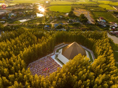ภาพ No.105745:พิธีต้อนรับพระธรรมยาตรา ในโครงการธรรมยาตรากตัญญูบูชา มหาปูชนียาจารย์ พระมงคลเทพมุนี(สด จนฺทสโร) พระผู้ปราบมาร อนุสรณ์สถาน 7 แห่ง ปีที่ 12 วันที่ 3 มกราคม พ.ศ. 2567 ณ อนุสรณ์สถานโลตัสแลนด์ จ.สุพรรณบุรี