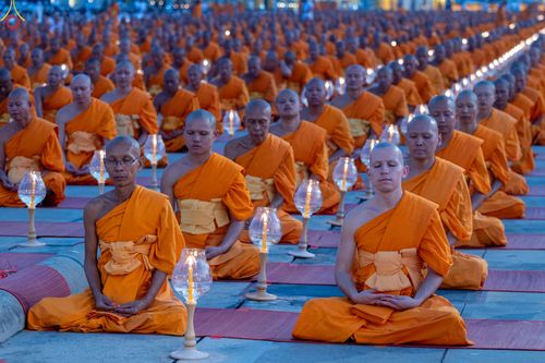 ภาพ No.307956:วันที่ 31 มกราคม พ.ศ. 2569 พิธีจุดประทีปธรรมถวายเป็นพุทธบูชา  และบูชาธรรมมหาปูชนียาจารย์ (ภาพชุดที่ 3) ณ วัดพระธรรมกาย ปทุมธานี ในโครงการธรรมยาตรา กตัญญูบูชา มหาปูชนียาจารย์ พระมงคลเทพมุนี(สด จนฺทสโร) พระผู้ปราบมาร อนุสรณ์สถาน 7 แห่ง ปีที่ 14