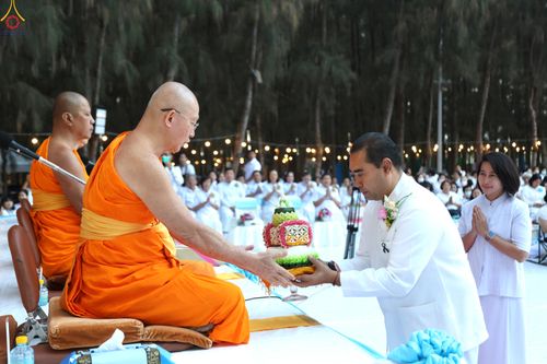 ภาพ No.289238:วันที่ 7 มกราคม พ.ศ. 2569 พิธีตักบาตรพระธรรมยาตรา ณ อนุสรณ์สถานลำดับที่ 1 สถานที่เกิดด้วยรูปกายเนื้อ อนุสรณ์สถานมหาวิหารพระมงคลเทพมุนี (โลตัสแลนด์) อ.สองพี่น้อง จ.สุพรรณบุรี ในโครงการธรรมยาตรา กตัญญูบูชา มหาปูชนียาจารย์ พระมงคลเทพมุนี(สด จนฺทสโร) พระผู้ป