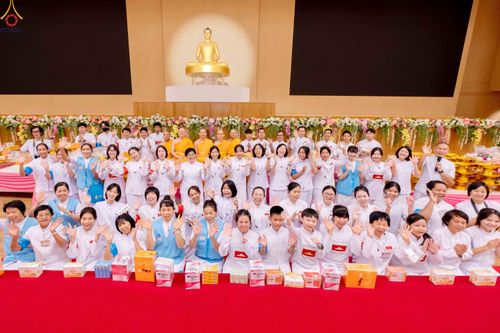ภาพ No.343732:วันที่ 16 สิงหาคม พ.ศ.2569 พิธีถวายคิลานเภสัช และอุปกรณ์ทางการแพทย์ ณ ห้องแก้วสารพัดนึก2 วัดพระธรรมกาย