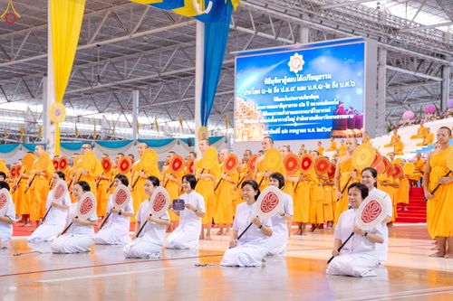 ภาพ No.339052:วันอาทิตย์ที่ 12 กรกฎาคม พ.ศ.2569 พิธีมุทิตาผู้สอบได้เปรียญธรรม ประโยค 1-2 ถึง ป.ธ.9 และ บ.ศ.1-2 ถึง บ.ศ.6 สำนักศาสนศึกษาวัดพระธรรมกาย ประจำปี 2569, พิธีมอบตราตั้งแต่งตั้งอาจารย์ใหญ่ สำนักศาสนศึกษาวัดพระธรรมกาย