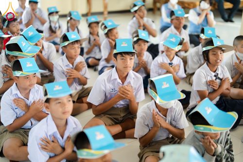 ภาพ No.299055:วันที่ 20 มกราคม พ.ศ. 2569 พิธีทอดผ้าป่าทำนุบำรุงศาสนสถาน ณ วัดใหม่นพรัตน์ ต.เนินพระปรางค์ อ.สองพี่น้อง จ.สุพรรณบุรี ในโครงการธรรมยาตรา กตัญญูบูชา มหาปูชนียาจารย์ พระมงคลเทพมุนี(สด จนฺทสโร) พระผู้ปราบมาร อนุสรณ์สถาน 7 แห่ง ปีที่ 14