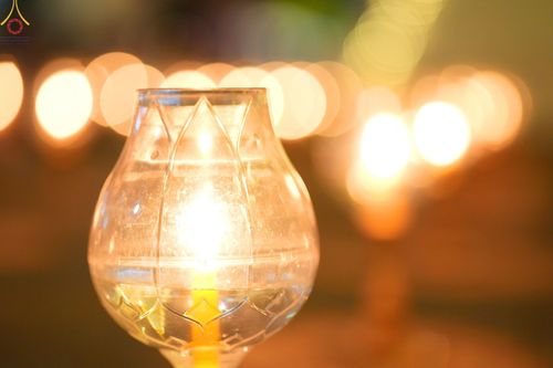 ภาพ No.73496:พิธีจุดประทีปถวายเป็นพุทธบูชา และบูชาธรรมมหาปูชนียาจารย์ ในโครงการธรรมยาตรากตัญญูบูชา มหาปูชนียาจารย์ พระมงคลเทพมุนี(สด จนฺทสโร) พระผู้ปราบมาร ปีที่ 11 ณ อนุสรณ์สถานลำดับที่ 4 สถานที่เกิดด้วยกายธรรม วัดโบสถ์ (บน) บางคูเวียง อ.บางกรวย จ.นนทบุรี วันที่ 21 