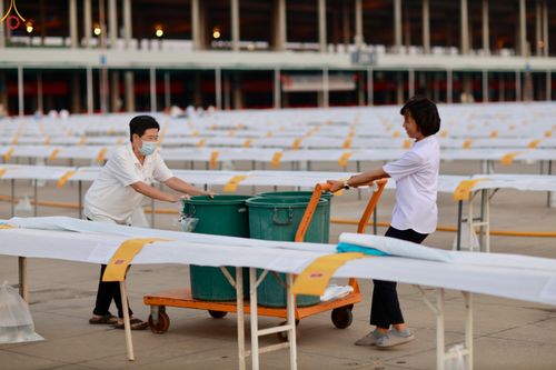 ภาพ No.320453:วันที่ 9 เมษายน พ.ศ.2569 การเตรียมงาน มัดถุงน้ำ ถ่วงขาโต๊ะไทยธรรม เพื่องานถวายมหาสังฆทาน 40,000 กว่าวัดทั่วประเทศ วันคุ้มครองโลก 22 เมษายน พ.ศ.2569 วัดพระธรรมกาย