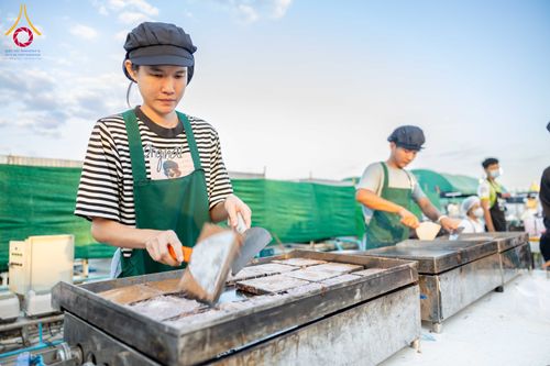 ภาพ No.301167:วันที่ 23 มกราคม พ.ศ. 2569 พิธีถวายภัตตาหารเป็นสังฆทาน แด่พระธรรมยาตรา ณ อนุสรณ์สถานบางปลา วัดบางปลา อำเภอบางเลน จังหวัดนครปฐม ในโครงการธรรมยาตรา กตัญญูบูชา มหาปูชนียาจารย์ พระมงคลเทพมุนี(สด จนฺทสโร) พระผู้ปราบมาร อนุสรณ์สถาน 7 แห่ง ปีที่ 14