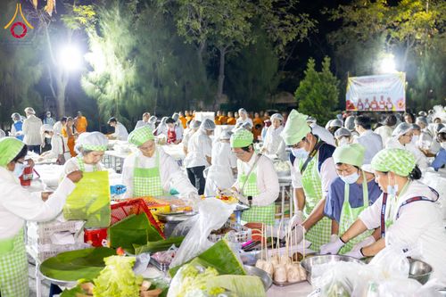 ภาพ No.289494:วันที่ 7 มกราคม พ.ศ. 2569 พิธีถวายภัตตาหารเป็นสังฆทาน แด่พระธรรมยาตรา ในโครงการธรรมยาตรา กตัญญูบูชา มหาปูชนียาจารย์ พระมงคลเทพมุนี(สด จนฺทสโร) พระผู้ปราบมาร อนุสรณ์สถาน 7 แห่ง ปีที่ 14 ณ อนุสรณ์สถานมหาวิหารพระมงคลเทพมุนี (โลตัสแลนด์) อ.สองพี่น้อง จ.สุพรร