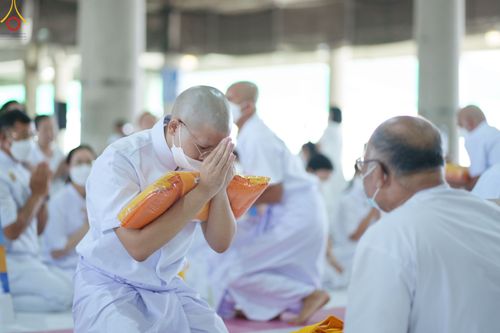 ภาพ No.84155:พิธีเวียนประทักษิณ พิธีวันทาเจดีย์ พิธีขอขมา และมอบผ้าไตร  ในโครงการบรรพชาอุปสมบทหมู่ธรรมทายาทรุ่นเข้าพรรษา และโครงการบรรพชาสามเณรโรงเรียนนานาชาติ รุ่นที่12 ในวันเสาร์ที่ 22 กรกฎาคม พ.ศ. 2566