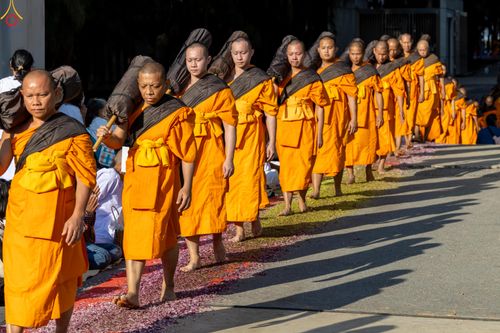 ภาพ No.292798:วันที่ 11 มกราคม พ.ศ. 2569 พิธีต้อนรับพระธรรมยาตรา ณ อนุสรณ์สถานลำดับที่ 3 สถานที่เกิดในเพศสมณะ วัดสองพี่น้อง อำเภอสองพี่น้อง จังหวัดสุพรรณบุรี ในโครงการธรรมยาตรา กตัญญูบูชา มหาปูชนียาจารย์ พระมงคลเทพมุนี(สด จนฺทสโร) พระผู้ปราบมาร อนุสรณ์สถาน 7 แห่ง ปีที