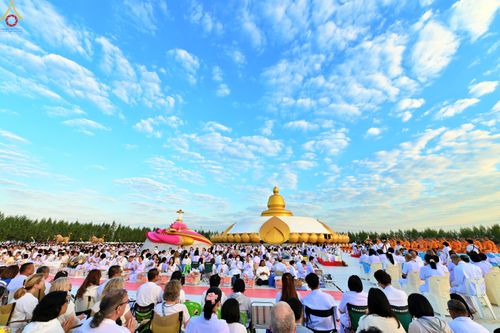 ภาพ No.302508:วันที่ 24 มกราคม พ.ศ. 2569 พิธีตักบาตรพระธรรมยาตรา ณ อนุสรณ์สถานลำดับที่ 5 สถานที่เผยแผ่วิชชาธรรมกายครั้งแรก อนุสรณ์สถานบางปลา วัดบางปลา อำเภอบางเลน จังหวัดนครปฐม ในโครงการธรรมยาตรา กตัญญูบูชา มหาปูชนียาจารย์ พระมงคลเทพมุนี(สด จนฺทสโร) พระผู้ปราบมาร อนุส