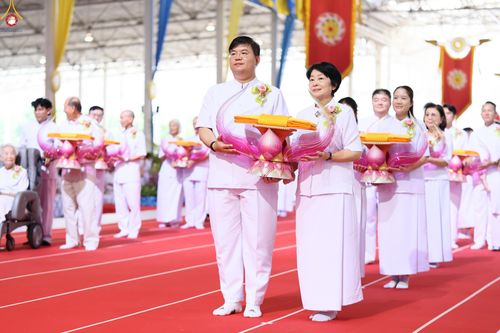 ภาพ No.318472:วันอาทิตย์ต้นเดือนที่ 5 เมษายน พ.ศ.2569 พิธีทอดผ้าป่าสมทบมหาสังฆทาน 40,000 กว่าวัดทั่วประเทศ ณ สภาธรรมกายสากล วัดพระธรรมกาย