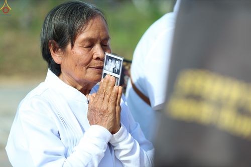 ภาพ No.287454:วันที่ 3 มกราคม พ.ศ. 2569 พิธีต้อนรับพระธรรมยาตรา ในโครงการธรรมยาตรา กตัญญูบูชา มหาปูชนียาจารย์ พระมงคลเทพมุนี(สด จนฺทสโร) พระผู้ปราบมาร อนุสรณ์สถาน 7 แห่ง ปีที่ 14 ณ อนุสรณ์สถานมหาวิหารพระมงคลเทพมุนี (โลตัสแลนด์) อ.สองพี่น้อง จ.สุพรรณบุรี