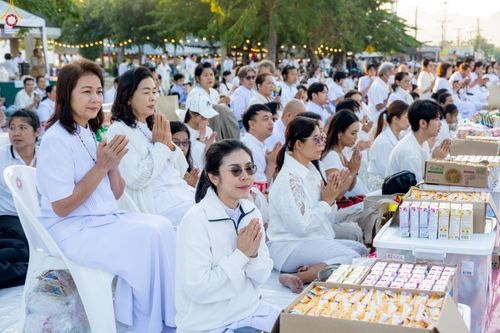 ภาพ No.282622:วันเสาร์ที่ 20 ธันวาคม พ.ศ.2568 พิธีตักบาตรพระ 10,000 รูป (ชุด 2) เนื่องในโอกาส 194 ปี จังหวัดกาญจนบุรี และอุทิศส่วนกุศลให้แด่บรรพชนทั้งหลาย บริเวณถนนสองแคว (Skywalk) เมืองกาญจนบุรี