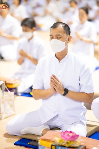 ภาพ No.84490:พิธีถวายผ้าอาบน้ำฝนและประทีปโคมไฟ ในวันอาสาฬหบูชา ณ ห้องแก้วสารพัดนึก 1 วัดพระธรรมกาย วันอังคารที่ 1 สิงหาคม พ.ศ. 2566