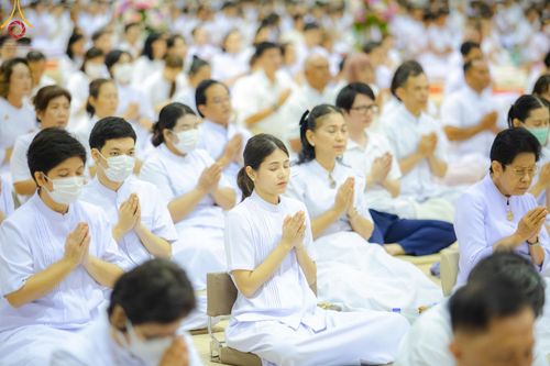 ภาพ No.139275:พิธีตักบาตร , พิธีบูชาข้าวพระ ณ ห้องแก้วสารพัด 1 สภาธรรมกายสากล วัดพระธรรมกาย วันอาทิตย์ต้นเดือนที่ 2 มิถุนายน พ.ศ. 2567