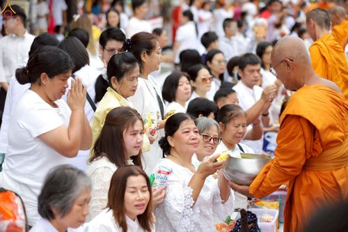 ภาพ No.245459:วันอาทิตย์ที่ 14 กันยายน พ.ศ. 2568 ตักบาตรพระ 555 รูป มหากุศล  น้อมถวายเป็นพุทธบูชา ณ หอนาฬิกาเบตง อ.เบตง จ.ยะลา