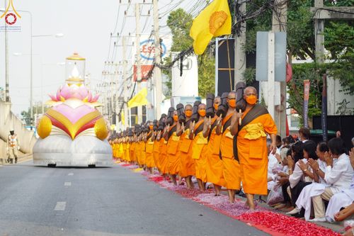 ภาพ No.120225:พิธีต้อนรับพระธรรมยาตรา ในโครงการธรรมยาตรา กตัญญูบูชา มหาปูชนียาจารย์ พระมงคลเทพมุนี(สด จนฺทสโร) พระผู้ปราบมาร อนุสรณ์สถาน 7 แห่ง ปีที่ 12 วันที่ 28 มกราคม พ.ศ. 2567 ณ วัดพระธรรมกาย จ.ปทุมธานี