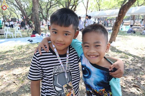 ภาพ No.194075:วัดพระธรรมกาย จัดงานวันเด็กแห่งชาติ ประจำปี พ.ศ.2568 ออกร้านอาหาร 200 ร้าน มอบของขวัญหลายหมื่นชิ้น วันที่ 12 มกราคม พ.ศ. 2568 วัดพระธรรมกาย อ.คลองหลวง จ.ปทุมธานี