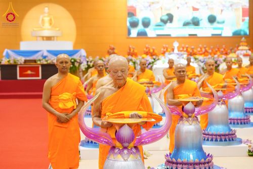 ภาพ No.134513:พิธีทอดผ้าป่าสมทบ มหาสังฆทาน 10,000 วัด ทั่วไทย วันอาทิตย์ต้นเดือนที่ 7 เมษายน พ.ศ.2567 ณ ห้องแก้วสารพัดนึก 1 สภาธรรมกายสากล  วัดพระธรรมกาย จ.ปทุมธานี