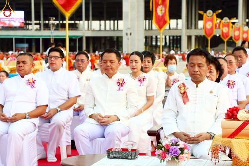 ภาพ No.221770:วันอังคารที่ 22 เมษายน พ.ศ. 2568 ภาพพิธีถวายมหาสังฆทานคณะสงฆ์ 40,000 กว่าวัดทั่วประเทศ เนื่องในวันคุ้มครองโลก ชุดที่ 2 (ปลื้มให้สมการรอคอย) ณ ลานธรรมพระมหาธรรมกายเจดีย์ วัดพระธรรมกาย