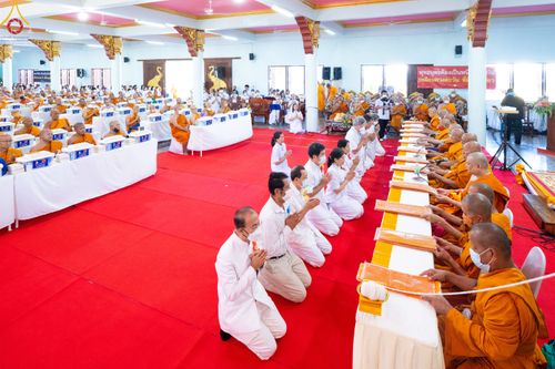 ภาพ No.83189:พิธีถวายสังฆทาน 323 วัด 4 จังหวัดชายแดนภาคใต้ ปีที่ 19 ครั้งที่ 163 พิธีมอบกองทุนหนุนแรงใจช่วยครูใต้ ปีที่ 16 ครั้งที่ 128  และพิธีทำบุญอุทิศส่วนกุศลให้ผู้วายชนม์ ในวันเสาร์ที่ 8 กรกฎาคม พ.ศ. 2566 ณ หอประชุม อาคารพระสุทธิสมณวัตรานุสรณ์   วัดมุจลินทวาปีวิ