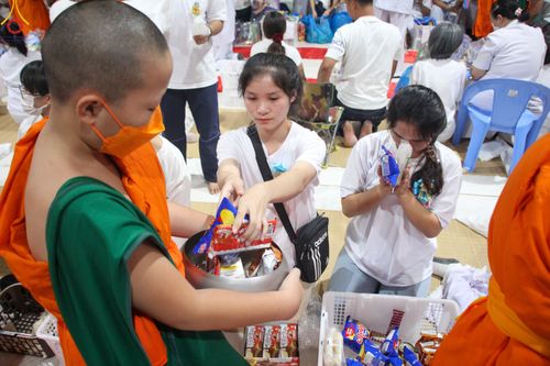 ภาพ No.82273:พิธีตักบาตรพระ 1,000 รูป ปีที่ 8 วันเสาร์ที่ 10 มิถุนายน 2566 ณ ธุดงคสถานล้านนา อ.สันทราย จ.เชียงใหม่