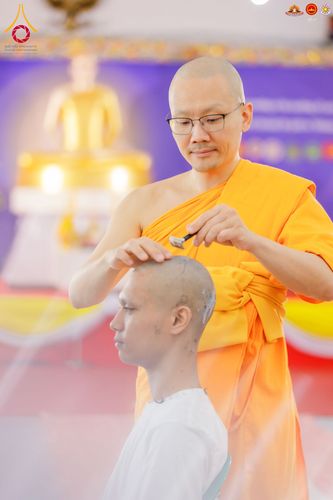 ภาพ No.284502:วันพุธที่ 17  ธันวาคม พ.ศ.2568  พิธีปลงผมนาคธรรมทายาท  โครงการบรรพชาสามเณรและบวชอุบาสิกาแก้ว  ณ วิทยาลัยศรีวิจายา (Sekolah Tinggi Agama Buddha Negeri Sriwijaya) เมืองตังเกอรัง จังหวัดบันเตน ประเทศอินโดนีเซีย