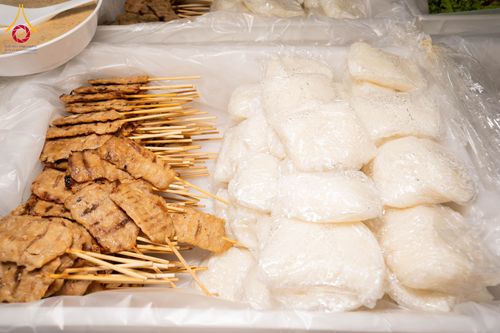 ภาพ No.298575:วันที่ 20 มกราคม พ.ศ. 2569 พิธีถวายภัตตาหารเป็นสังฆทาน แด่พระธรรมยาตรา ณ อนุสรณ์สถานบางปลา วัดบางปลา อำเภอบางเลน จังหวัดนครปฐม ในโครงการธรรมยาตรา กตัญญูบูชา มหาปูชนียาจารย์ พระมงคลเทพมุนี(สด จนฺทสโร) พระผู้ปราบมาร อนุสรณ์สถาน 7 แห่ง ปีที่ 14