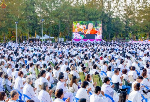 ภาพ No.292005:วันที่ 10 มกราคม พ.ศ. 2569 พิธีจุดประทีปถวายเป็นพุทธบูชา และบูชาธรรมมหาปูชนียาจารย์  ณ อนุสรณ์สถานคลองบางนางแท่น อ.สามพราน จ.นครปฐม ในโครงการธรรมยาตรา กตัญญูบูชา มหาปูชนียาจารย์ พระมงคลเทพมุนี(สด จนฺทสโร) พระผู้ปราบมาร อนุสรณ์สถาน 7 แห่ง ปีที่ 14