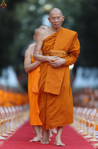 ภาพ No.290041:วันที่ 6 มกราคม พ.ศ. 2569 พิธีจุดประทีปถวายเป็นพุทธบูชา และบูชาธรรมมหาปูชนียาจารย์ (ภาพชุดที่ 2) ณ อนุสรณ์สถานมหาวิหารพระมงคลเทพมุนี (โลตัสแลนด์) อ.สองพี่น้อง จ.สุพรรณบุรี ในโครงการธรรมยาตรา กตัญญูบูชา มหาปูชนียาจารย์ พระมงคลเทพมุนี(สด จนฺทสโร) พระผู้ปรา