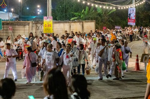 ภาพ No.297223:วันที่ 17 มกราคม พ.ศ. 2569 พิธีจุดประทีปถวายเป็นพุทธบูชา และบูชาธรรมมหาปูชนียาจารย์ (ภาพชุดที่ 2) ณ วัดโบสถ์บน ต.บางคูเวียง จ.นนทบุรี อนุสรณ์สถานลำดับที่ 4 สถานที่เกิดด้วยกายธรรม ในโครงการธรรมยาตรา กตัญญูบูชา มหาปูชนียาจารย์ พระมงคลเทพมุนี(สด จนฺทสโร) พร