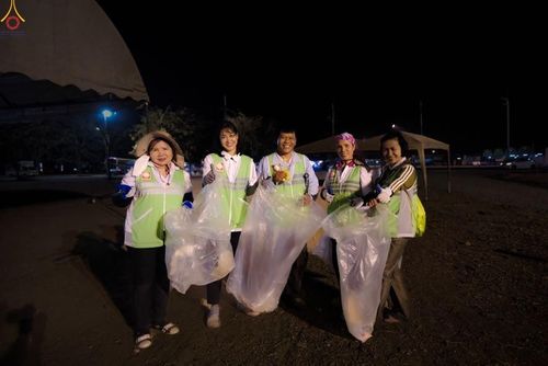 ภาพ No.301662:ภาพเบื้องหลังอาสาสมัครรวมใจ ชุดที่ 4 ในโครงการธรรมยาตรา กตัญญูบูชา มหาปูชนียาจารย์ พระมงคลเทพมุนี(สด จนฺทสโร) พระผู้ปราบมาร อนุสรณ์สถาน 7 แห่ง ปีที่ 14