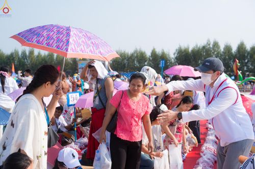 ภาพ No.301531:ภาพเบื้องหลังอาสาสมัครรวมใจ ชุดที่ 4 ในโครงการธรรมยาตรา กตัญญูบูชา มหาปูชนียาจารย์ พระมงคลเทพมุนี(สด จนฺทสโร) พระผู้ปราบมาร อนุสรณ์สถาน 7 แห่ง ปีที่ 14