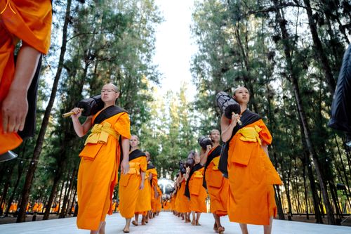 ภาพ No.288478:วันที่ 4 มกราคม พ.ศ. 2569 พระธรรมยาตราปฏิบัติธรรม และถ่ายภาพหมู่ประวัติศาสตร์ ในโครงการธรรมยาตรา กตัญญูบูชา มหาปูชนียาจารย์ พระมงคลเทพมุนี(สด จนฺทสโร) พระผู้ปราบมาร อนุสรณ์สถาน 7 แห่ง ปีที่ 14 ณ อนุสรณ์สถานมหาวิหารพระมงคลเทพมุนี (โลตัสแลนด์) อ.สองพี่น้อง