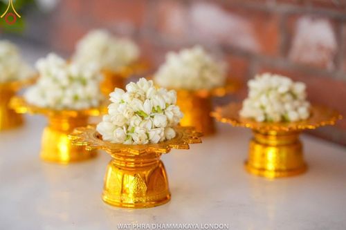 ภาพ No.161409:วัดพระธรรมกายลอนดอน สหราชอาณาจักร จัดงานบุญ น้อมถวายเป็นพุทธบูชา และบูชาธรรมเนื่องในวาระ 140 ปี วันคล้ายวันเกิดด้วยรูปกายเนื้อของ พระมงคลเทพมุนี (สด จนฺทสโร) พระผู้ปราบมาร ในวันที่ 10 ตุลาคม พ.ศ. 2567