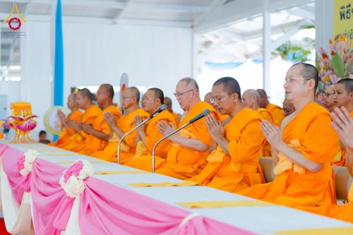 ภาพ No.174043:พิธีทอดกฐิน ศูนย์เบญจธรรม จ.ปทุมธานี ในโครงการกฐินสามัคคีทั่วไทย 30,000 วัด บูชาธรรม 80 ปี หลวงพ่อธัมมชโย โดยคณะศิษยานุศิษย์วัดพระธรรมกาย วันที่ 11 พฤศจิกายน พ.ศ. 2567