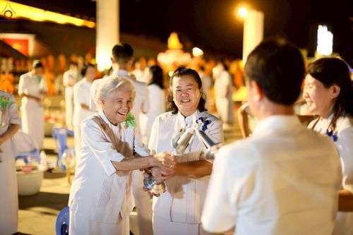 ภาพ No.253652:วันที่ 10 ตุลาคม พ.ศ. 2568 พิธีจุดประทีปบูชาพระผู้ปราบมาร, พิธีจุดประทีปบนพระมหาธรรมกายเจดีย์  20,000 ดวง เนื่องในวันคล้ายวันเกิดครบรอบ 141 ปี พระมงคลเทพมุนี (สด จนฺทสโร)