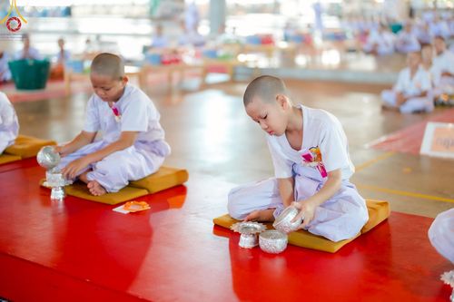 ภาพ No.214610:วันศุกร์ที่ 4 เมษายน พ.ศ.2568 นาคธรรมทายาทตักบาตรพระพี่เลี้ยง ในโครงการบรรพชาสามเณร ฟื้นฟูพระพุทธศาสนาทั่วไทย ณ วิหารคด 22 วัดพระธรรมกาย