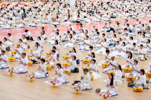 ภาพ No.225501:วันอาทิตย์ที่ 18 พฤษภาคม พ.ศ. 2568 พิธีร่วมบุญการศึกษา พระภิกษุ สามเณร ณ ห้องแก้วสารพัดนึก 2 วัดพระธรรมกาย