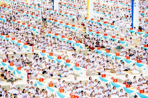 ภาพ No.236079:วันที่ 3 สิงหาคม พ.ศ. 2568 พิธีบูชาข้าวพระ ณ สภาธรรมกายสากล วัดพระธรรมกาย