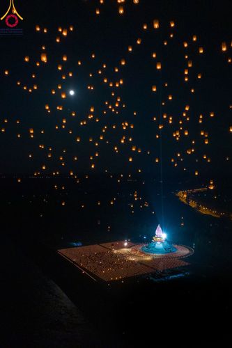 ภาพ No.97286:พิธีทอดผ้าป่า เพื่อสร้าง "ลานอเนกประสงค์พญานาค 4 ตระกูล" และพิธีจุดประทีปโคมลอย ลอยกระทง ถวายประทีปเป็นพุทธบูชา ณ พุทธอุทยานนานาชาติ จ.หนองคาย วันที่ 27 พฤศจิกายน พ.ศ. 2566