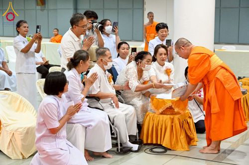 ภาพ No.229079:วันอาทิตย์ที่ 15 มิถุนายน พ.ศ. 2568 พิธีทอดผ้าป่าทุนพัฒนาพระมหาเปรียญ และทุนเผยแผ่พระพุทธศาสนาไปทั่วโลก ณ ห้องสัมมนา SPD สภาธรรมกายสากล วัดพระธรรมกาย