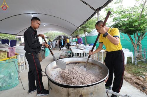 ภาพ No.130022:V.34 เพื่อธรรมเพื่อบางกล่ำ การรับบุญของเจ้าหน้าที่หน่วยงานต่างๆ  เพื่องานธรรมยาตราอัญเชิญพระบรมสารีริกธาตุ ประดิษฐาน ณ มหารัตนเจดีย์สิริปทุมสวรรค์ (เจดีย์อริยพุทธะ 5 พระองค์) ณ ศูนย์ปฏิบัติธรรมภาคใต้ อ.บางกล่ำ จ.สงขลา ระหว่างวันที่ 9-10 มีนาคม พ.ศ. 2567