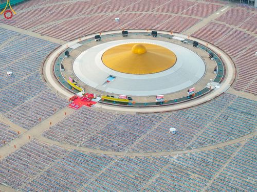 ภาพ No.219597:วันอังคารที่ 22 เมษายน พ.ศ. 2568 พิธีถวายมหาสังฆทานคณะสงฆ์ 40,000 กว่าวัดทั่วประเทศ เนื่องในวันคุ้มครองโลก ณ วัดพระธรรมกาย จ.ปทุมธานี